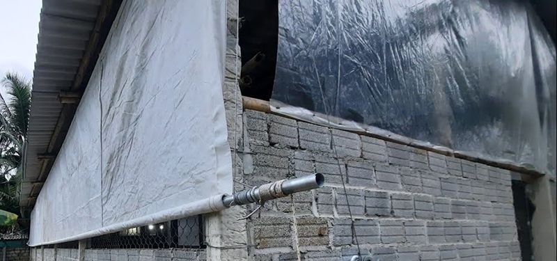 Che chắn chuồng gà mỗi khi mùa rét đông về